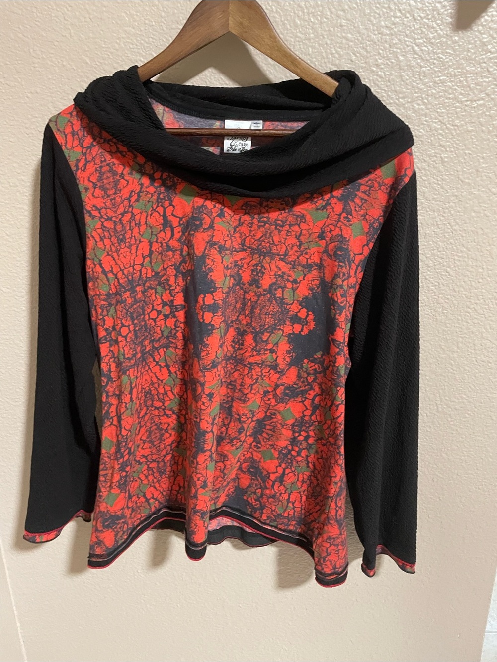 Parsley & Sage Black & Red Patterned Cowl Neck Women's Long Sleeve Top